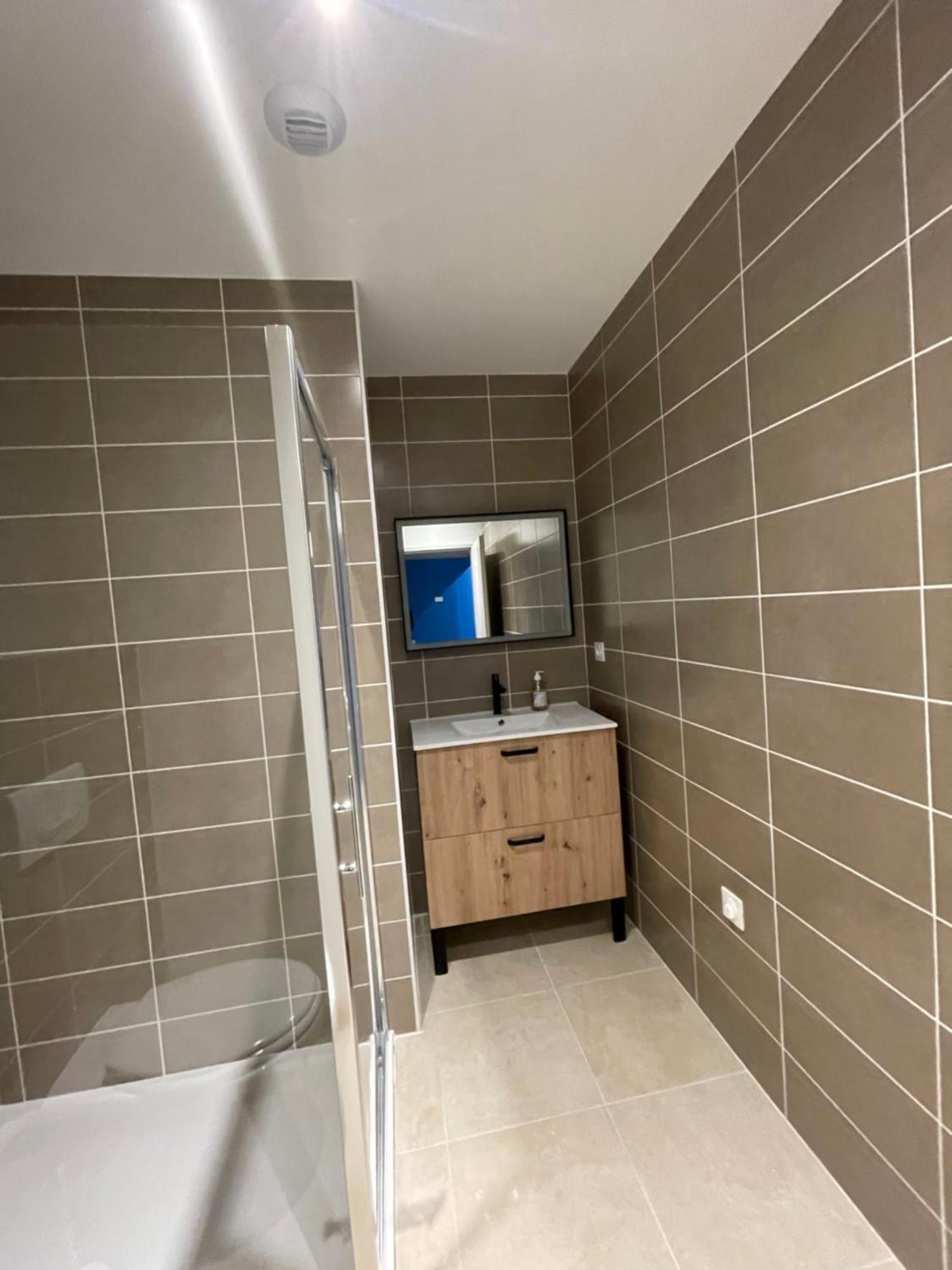 Le Salvador - Appart'Hotel De 18M2 A 44M2 La Talaudiere エクステリア 写真